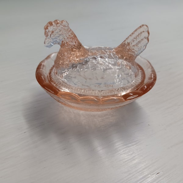 Hen on Nest Salt Cellar Pink Mini Hen