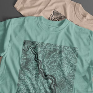 Nova camiseta topográfica River Gorge - série Dynotights Topo; mapas geométricos de terreno mostrando meus locais favoritos para escaladas e caminhadas