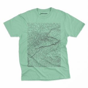 Margalef Spanien Topografisches T-Shirt - Dynotights Topo Serie; geometrische Geländekarten, die meine Lieblings-Kletter- und Wanderorte zeigen