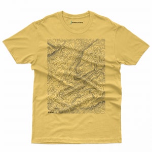 Tee-shirt topographique Siurana Spain - Série Dynotights Topo; cartes de terrain géométriques montrant mes endroits préférés d’escalade et de randonnée