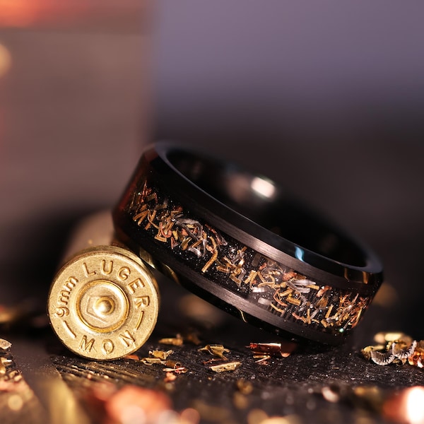 Anillo de bodas de casquillo de bala recuperado: banda de latón, cobre, acero y tungsteno