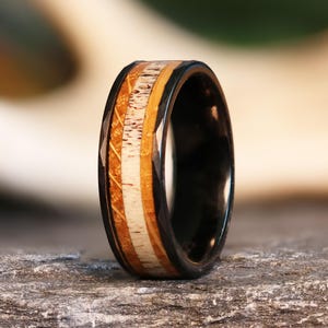 The Hammered Hunter︱Elk & Whiskey Barrel Wood Ring︱Dark Gunmetal Tungsten inlay band