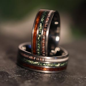 Anillo de bodas de ágata musgosa, koa hawaiana, asta de alce y madera