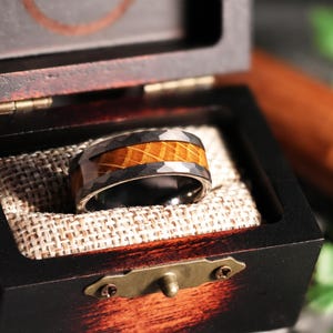 Hammered Whiskey Barrel Gunmetal Tungsten Wood Ring Wedding Band with White Oak Inlay image 2
