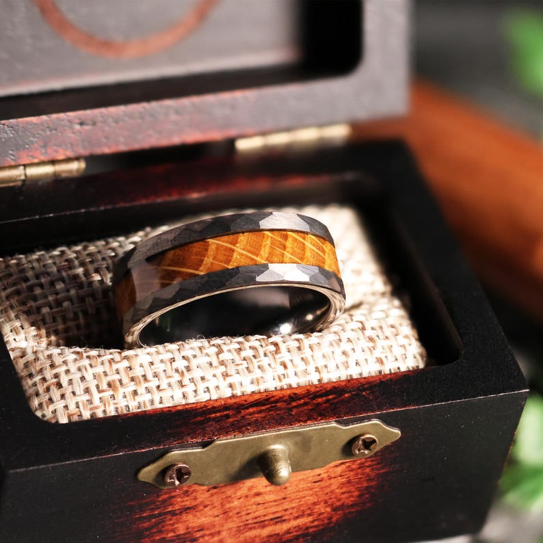 Hammered Whiskey Barrel Gunmetal Tungsten Wood Ring Wedding Band with White Oak Inlay image 2