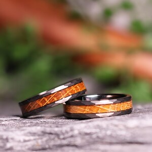 Hammered Whiskey Barrel Gunmetal Tungsten Wood Ring Wedding Band with White Oak Inlay 6mm