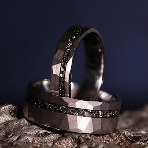 Alliance en météorite de roche spatiale noire : anneau confort en tungstène martelé 6mm Silver