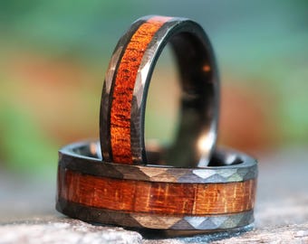 The MAUKA︱Hawaiian Koa Wood Ring︱Hammered Dark Gunmetal Tungsten band