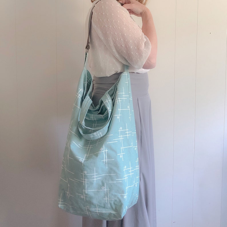 TOTE BAG \u00bb grey tote bag \u00bb shoulder bag \u00bb eco friendly bag \u00bb sustainable fashion \u00bb gym bag \u00bb weekender bag \u00bb tote bag \u00bb Thurso Tote Bag