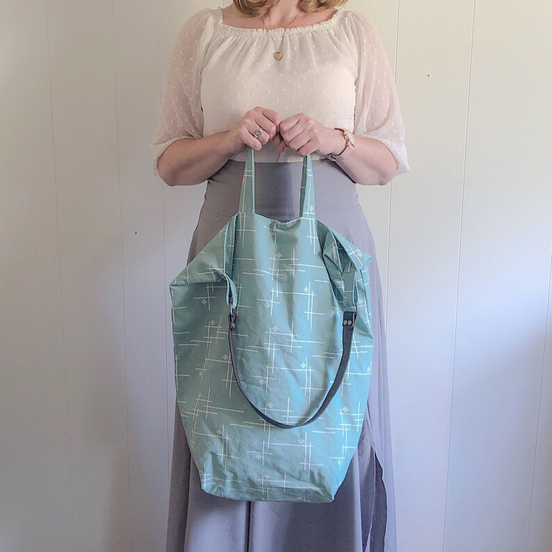 TOTE BAG \u00bb grey tote bag \u00bb shoulder bag \u00bb eco friendly bag \u00bb sustainable fashion \u00bb gym bag \u00bb weekender bag \u00bb tote bag \u00bb Thurso Tote Bag