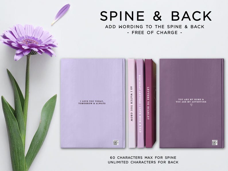 Peut inclure: Plusieurs journaux violets avec des textes sur les dos et les couvertures, accompagn&eacute;s d'une marguerite violette. Les journaux comportent des phrases comme &laquo; Je t'aime aujourd'hui &raquo; et &laquo; Tu es ma maison &raquo;. Le texte &laquo; Spine & Back &raquo; est &eacute;galement visible.