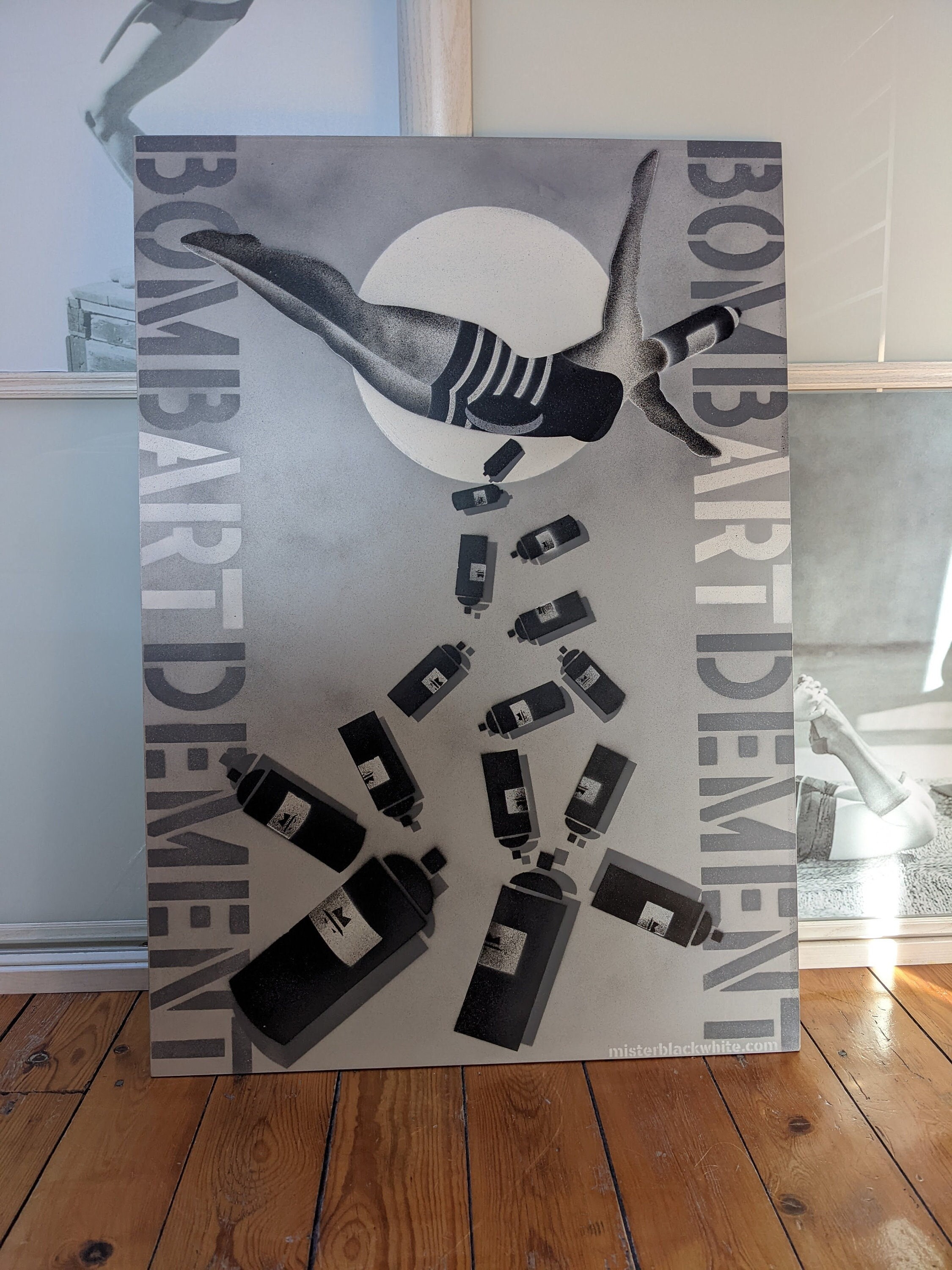 Œuvre Street Art Mister Blackwhite Réalisée à La Bombe/Bombe(ArtDement Art Urbain