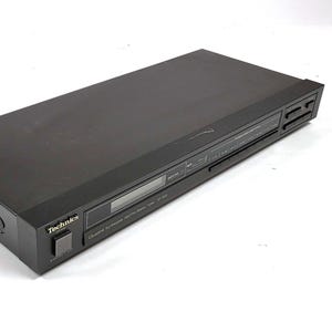 Vintage Technics ST-500 Quartz Synthesizer AM/FM Stereo Tuner – 220v Europlug – Works