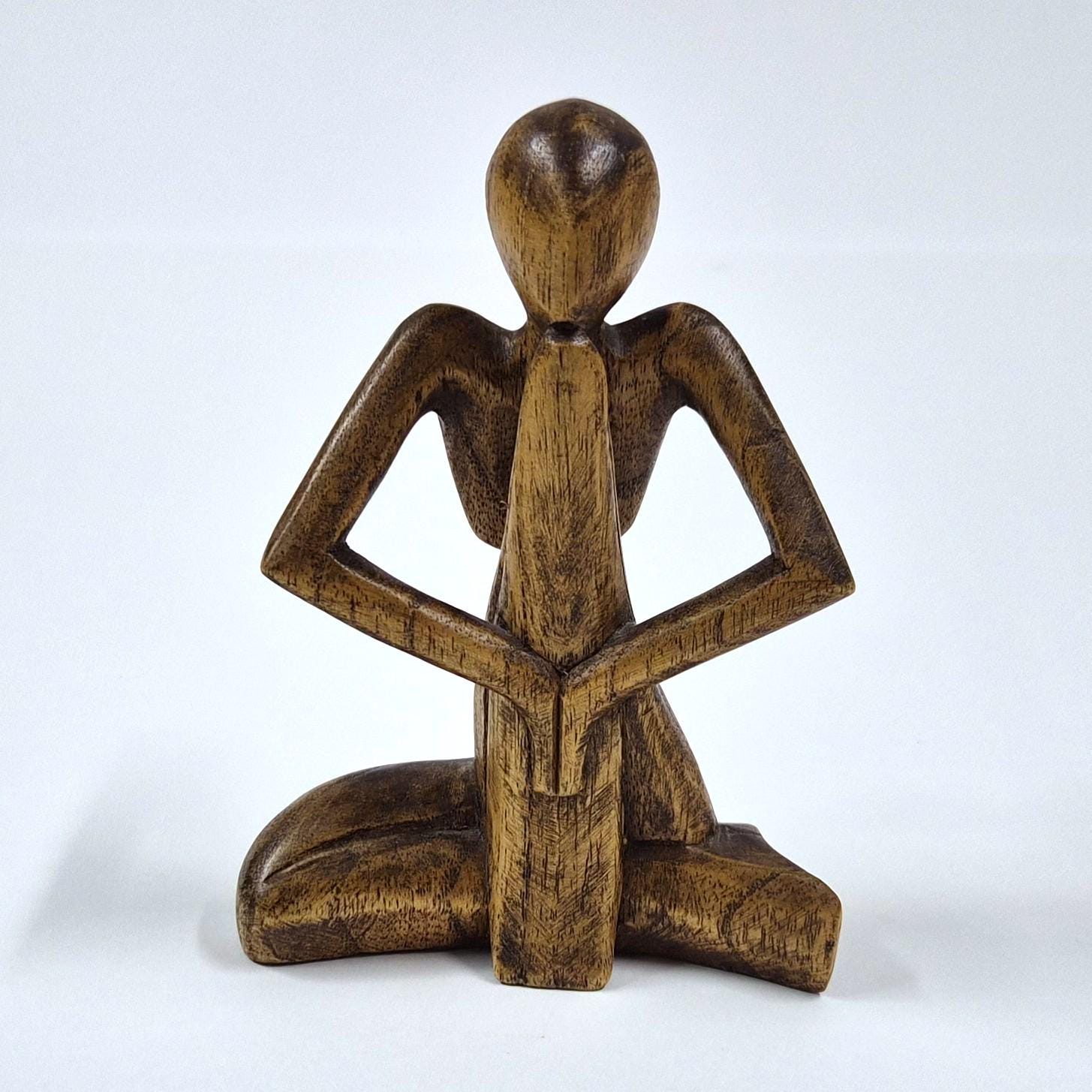 ヴィンテージの手彫り木製祈る男の彫刻 - フォークアート - 5.9インチ