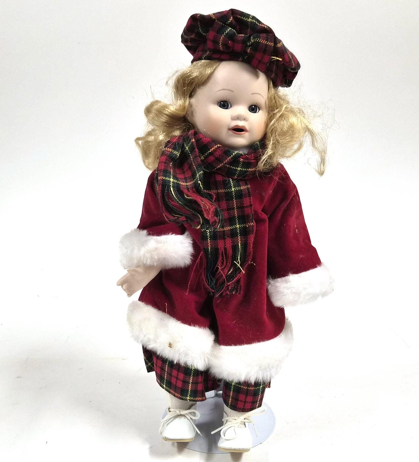 Vintage Heritage Mint Happy Memories Nicole Christmas Doll – Red