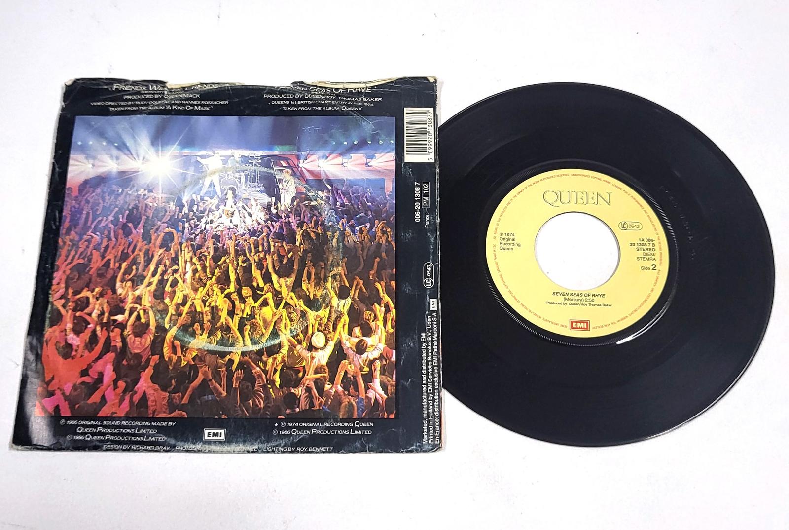 Queen – Friends Will Be Friends / Seven Seas of Rhye (live) – 7