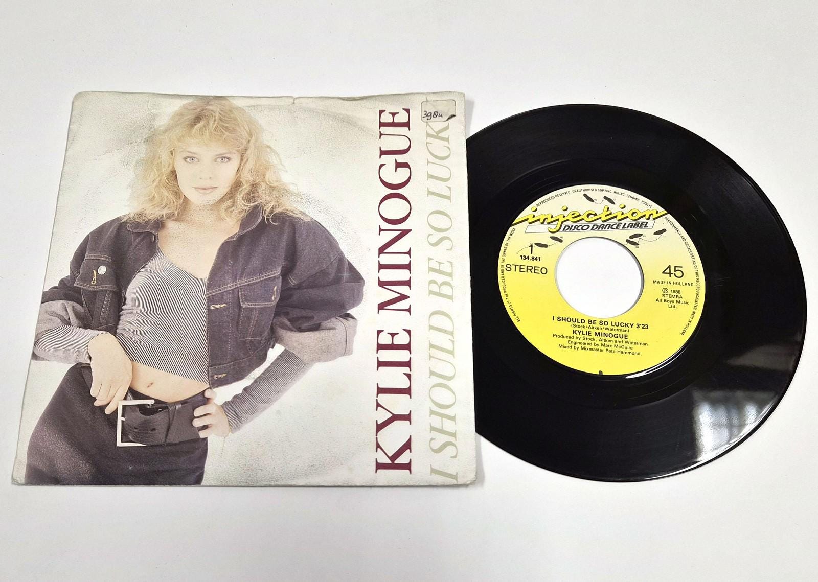 Kylie Minogue – I Should Be so Lucky – 7