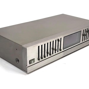 What is a graphic equalizer (graphic EQ