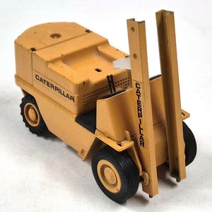 Carretilla elevadora Caterpillar JOAL #215 de metal fundido a presión, fabricada en España - 4,3" imagen 1