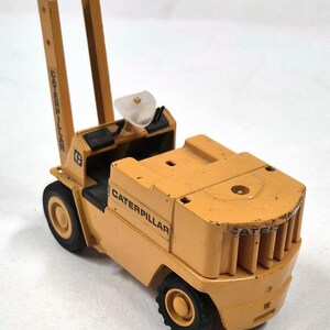 Carretilla elevadora Caterpillar JOAL #215 de metal fundido a presión, fabricada en España - 4,3" imagen 2