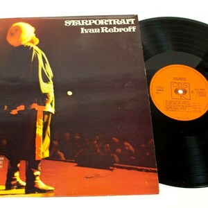 Op de afbeelding: Een vintage vinylalbum getiteld "Starportrait" van Ivan Rebroff. De albumhoes toont een kleurenfoto van een man op het podium. De plaat is zwart met een oranje label.
