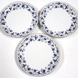 Vintage Set of 3 Small Blue Floral Plates 7&quot; Asian Porcelain