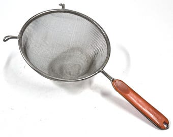 ヴィンテージメタルメッシュ水切りザル（取っ手付き）キッチン用品 14.6インチ