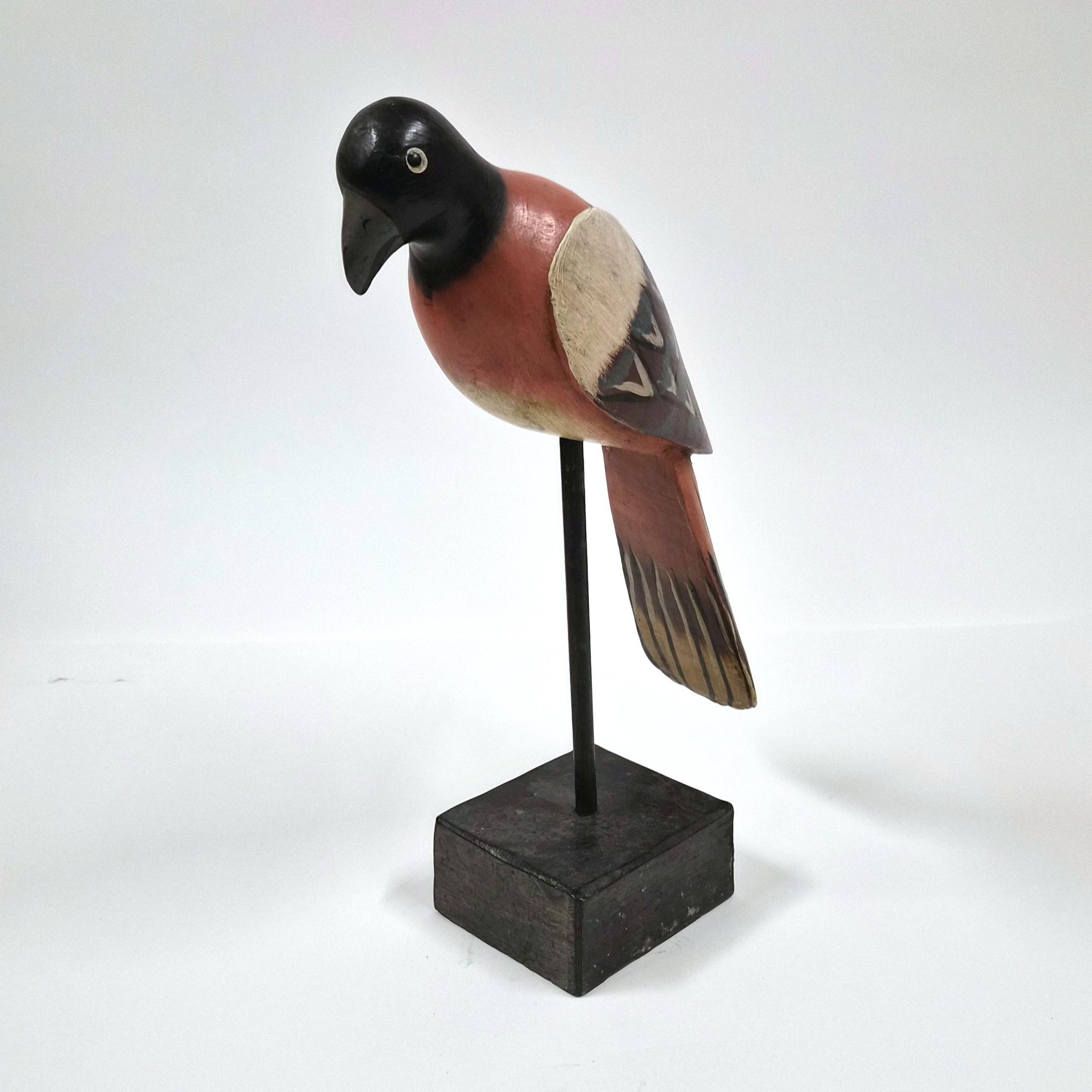 ヴィンテージ風手彫り木製鳥の彫刻（台座付き） – 高さ15.7インチ