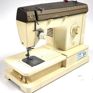 Vintage Singer 7102 Sewing Machine – Works – 220V Europlug – Tested and Original