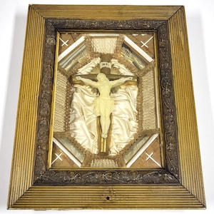 Antique Religious Shadow Box Crucifix Ornate Jesus Christ Diorama