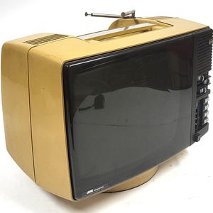 Vintage 1970s Loewe P32 CRT TV – Retro Portable 2001 Line Model – Works 220v