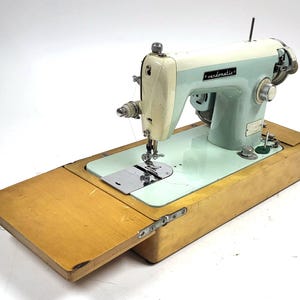 Vintage 1960s Vendomatic De Luxe Sewing Machine – Retro with Light – No Pedal