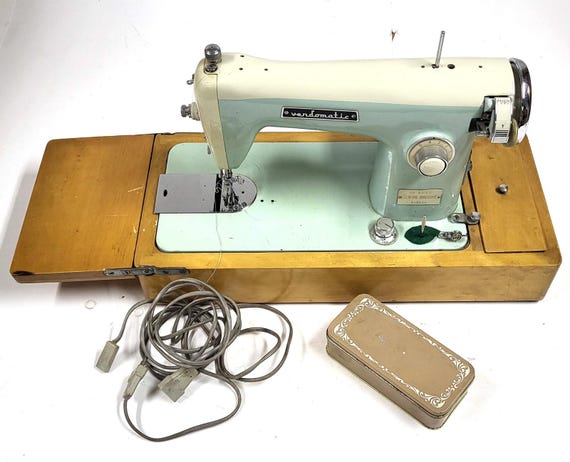 ヴィンテージ 1960 年代 Vendomatic デラックス ミシン – ペダルなし 