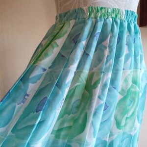 Vintage 80s Pleated Skirt,Blue Green Tones Floral Print Skirt,Elastic Waist Skirt,Midi Length Size US M/L Summer No Lined Skirt