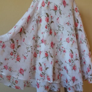 Jupe florale courte vintage des années 90, blanche avec imprimé floral Jupe à deux couches, taille haute Taille d’été DE 36 ou US XS / S Jupe
