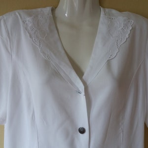Vintage 80s White Embroiderd Collar Blouse,Short Sleeves Padded Shoulders Decorative Like Coin Buttons Front Blouse,Viscose Size US M Blouse