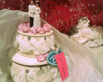 Betsey Johnson Wedding Cake purse. So Kawaii and Bridal! *Rare item*NWT*