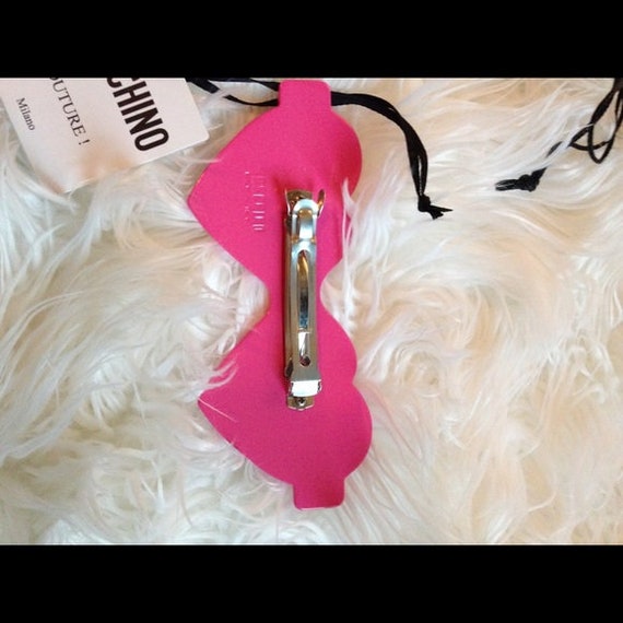 moschino hair clip