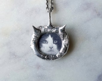 Custom Cat Memorial Pendant Spiky Pet Loss Jewelry Macabre Spooky Cat Portrait Personalized Pet Jewelry Cat Loss Gifts For Cat Mom Cat Dad