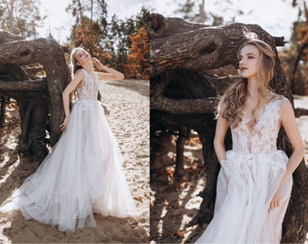 Romantische trouwjurk met vloeiende tule rok & kanten lijfje met kralen/ Elegant A-lijn silhouet, diepe duik, open rug/ Boho bruidsjurk