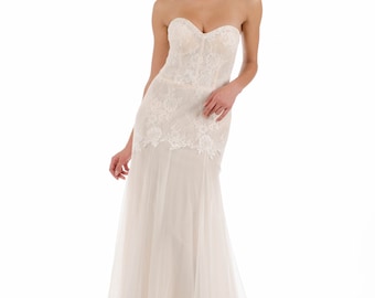 Strapless lace wedding dress with train // Trumpet silhouette // Corset bodice