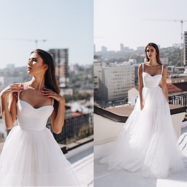 Simple A-line wedding dress with tiered tulle skirt and bustier bodice with sewn-in cups / Bustier wedding gown with open back / Rehearsal