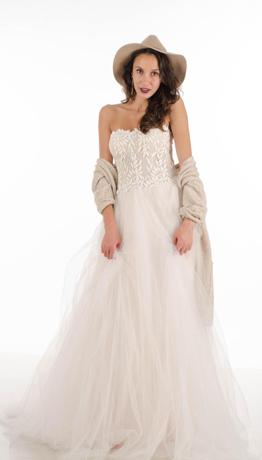 Simple Wedding Dress With Corset Bodice // Guipure Leaves Lace - Etsy