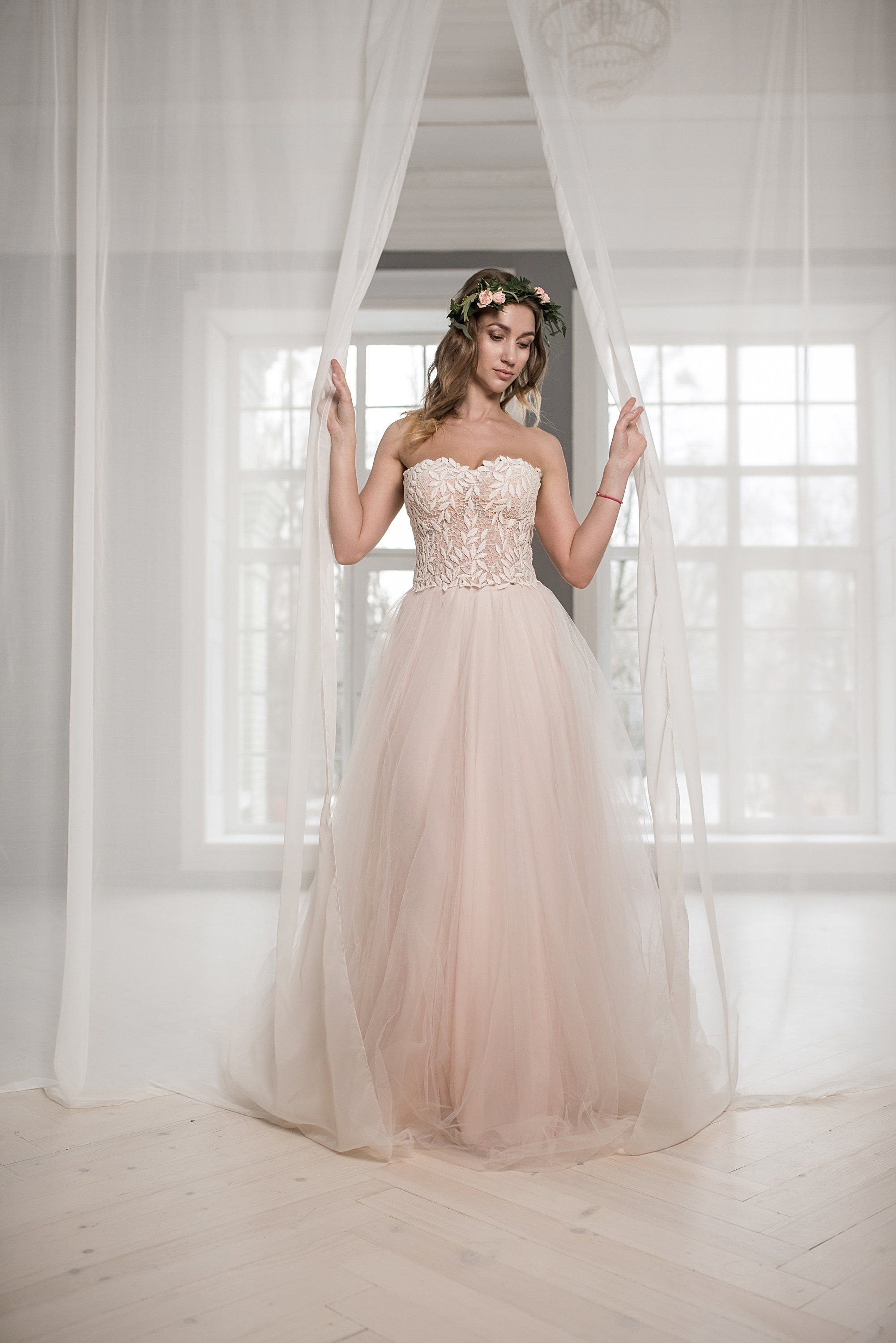 Fashionable wedding dress with tiered tulle skirt and plain bodice