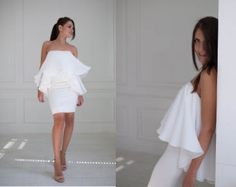Short wedding two piece dress, Modern and minimalist wedding dress, Simple white dress for sophisticated brides, Top and skirt separates