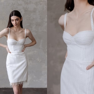 Kurzes Spitzenhochzeitskleid mit Bustier-Mieder für After-Party/ Verschönertes Braut-Minikleid mit Perlenfransen/Empfangskleid/Probekleid