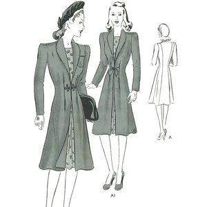 Puede incluir: Una ilustración vintage de una mujer con un abrigo largo gris con cinturón y un sombrero a juego. El abrigo tiene cierre de botones y un bolsillo en el lado izquierdo. La mujer lleva un bolso negro. La ilustración es en blanco y negro.
