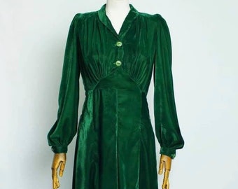 Vintage 1930's Sewing Pattern:  Women's Frock Dress - Bust 34" / 86cm