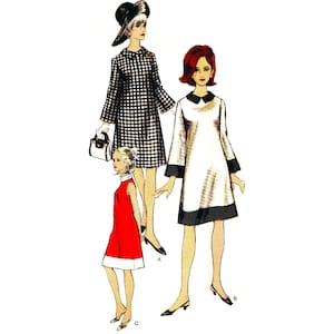 Puede incluir: Un patrón de costura vintage con tres mujeres que llevan vestidos. La mujer de la izquierda lleva un vestido a cuadros blanco y negro con un sombrero negro. La mujer del centro lleva un vestido blanco con ribetes negros. La mujer de la derecha lleva un vestido rojo. El patrón incluye las letras A, B y C.