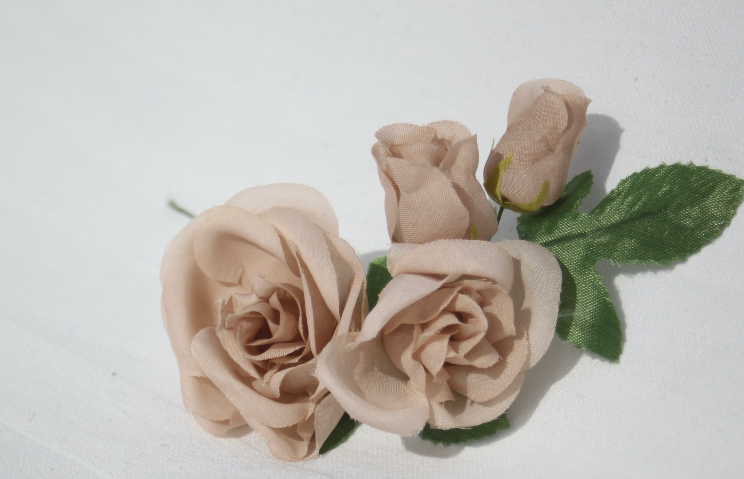 Fabric flowers,Beige floral garnish millinery adornment Wedding hatter trims Beige silken roses Vintage 80s Vintage millinery flowers